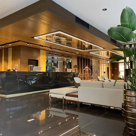 Grand Plaza & Congress Center 5*