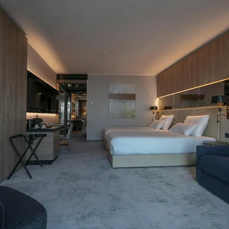 Grand Plaza & Congress Center 5*