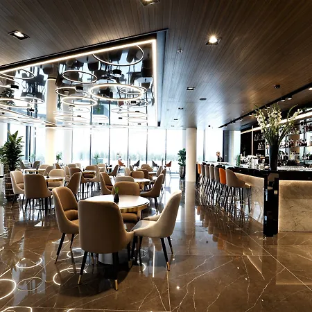 Grand Plaza & Congress Center 5*