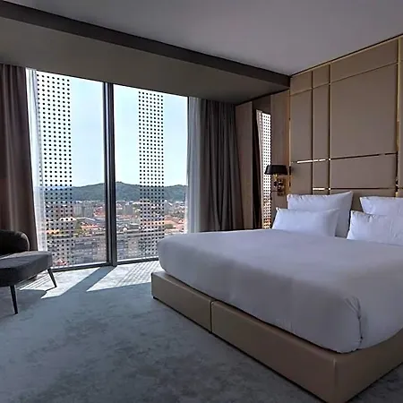 Grand Plaza & Congress Center Hotel