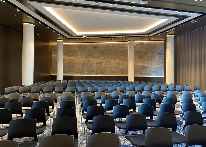 Grand Plaza & Congress Center Hotel