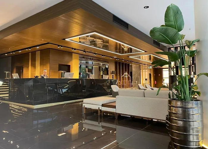 Grand Plaza & Congress Center 5*