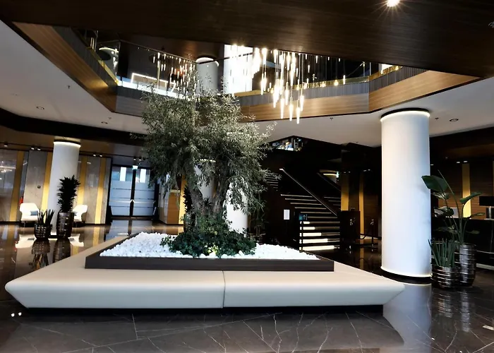 Grand Plaza & Congress Center 5*