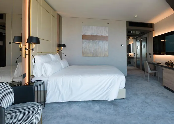 ホテル Grand Plaza & Congress Center 5*