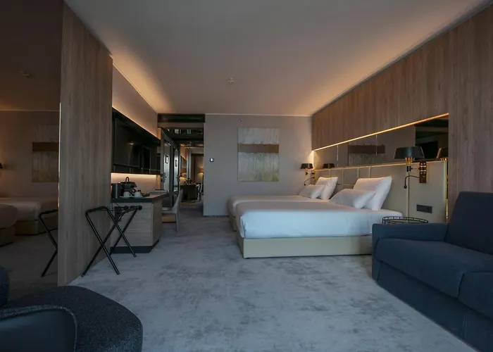 Grand Plaza & Congress Center 5*